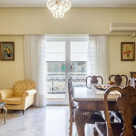 Vintage Maisonette Center Candia