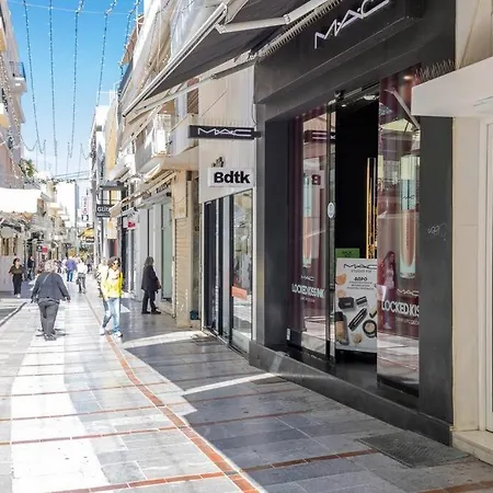 Vintage Maisonette Center Candia