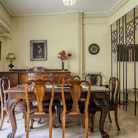 Vintage Maisonette Center *