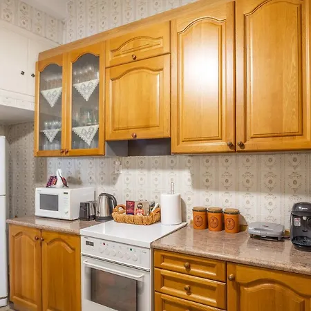 Vintage Maisonette Center * Candia