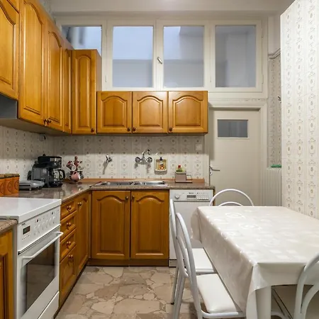 Vintage Maisonette Center * Candia
